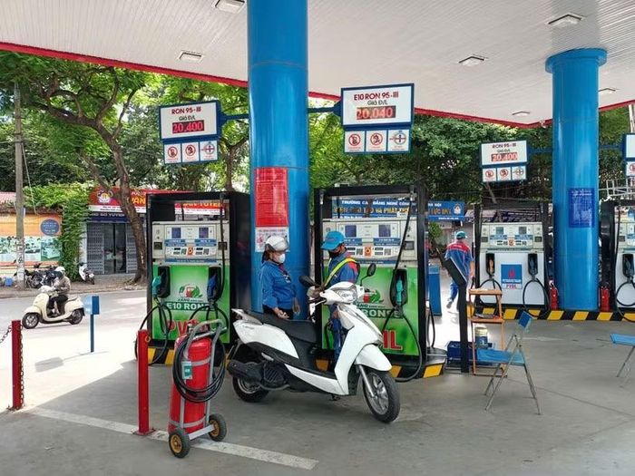 Dự thảo Nghị định thay thế các Nghị định về kinh doanh xăng dầu được kỳ vọng sẽ tạo lập khuôn khổ pháp lý mới, trong đó doanh nghiệp được trao quyền chủ động hơn nhưng cũng phải chịu trách nhiệm lớn hơn. (Ảnh minh họa. Nguồn: CTV/Vietnam+)