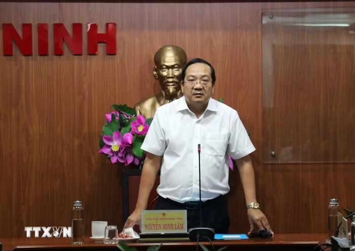 Phó Chủ tịch Ủy ban Nhân dân tỉnh Tây Ninh Nguyễn Minh Lâm phát biểu tại buổi làm việc với Đoàn công tác WB. (Ảnh: Bùi Giang/TTXVN)