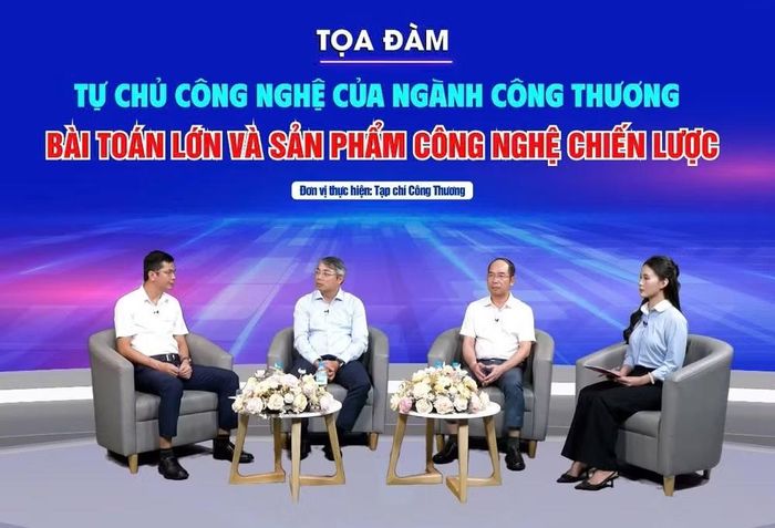 Các đại biểu tham gia thảo luận tại toạ đàm. (Ảnh: CTV/Vietnam+)