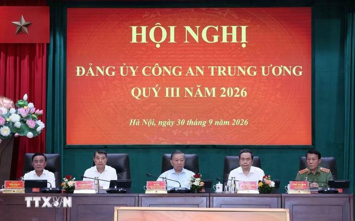 Tổng Bí thư, Chủ tịch nước Tô Lâm và các đồng chí Ủy viên Bộ Chính trị, Ủy viên Thường vụ Đảng ủy Công an Trung ương chủ trì Hội nghị. (Ảnh: Thống Nhất/TTXVN)