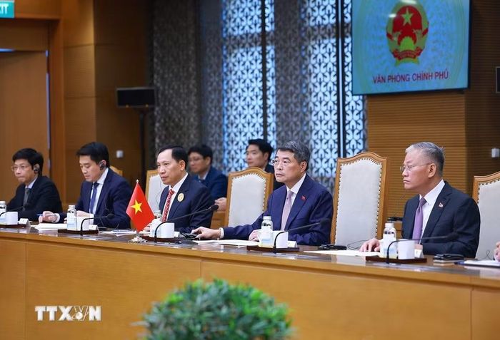 Thủ tướng Lê Minh Hưng tiếp Trưởng đoàn các nước tham dự Hội nghị các nước ASEAN về hợp tác đấu tranh với tội phạm truy nã. (Ảnh: Dương Giang/TTXVN)