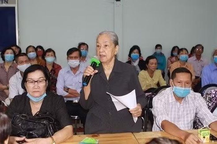 Bà Nguyễn Thị Nguyệt, đại diện người cao tuổi phường Cô Giang, Quận 1, phát biểu tại Hội nghị đối thoại với người cao tuổi về chính sách người cao tuổi tại Thành phố Hồ Chí Minh (11/11/2020). (Ảnh: Thanh Vũ/TTXVN)