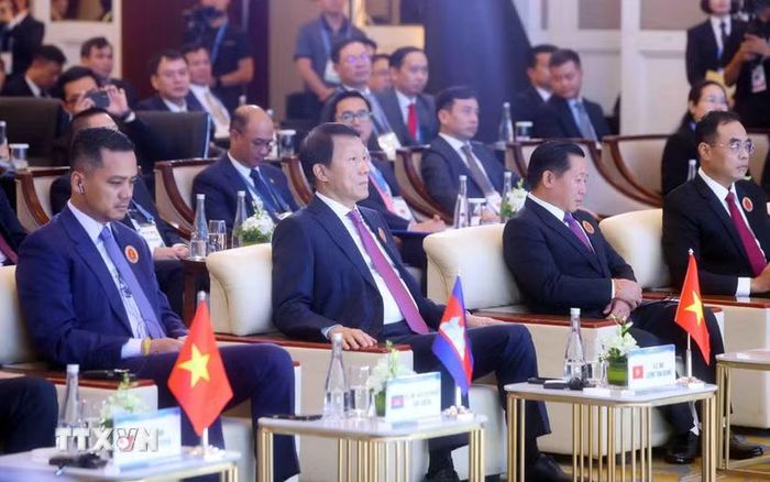 Đại tướng Lương Tam Quang, Bộ trưởng Bộ Công an với các đại biểu tham dự Hội nghị. (Ảnh: Phạm Kiên/TTXVN)
