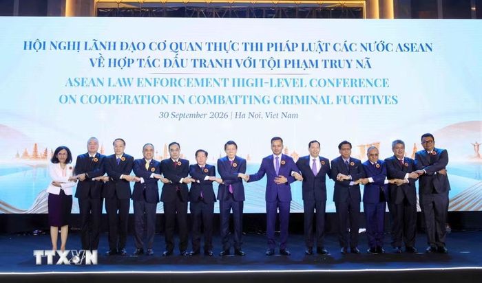 Đại tướng Lương Tam Quang, Bộ trưởng Bộ Công an Việt Nam với các Trưởng đoàn các nước ASEAN và Ban Thư ký ASEAN. (Ảnh: Phạm Kiên/TTXVN)