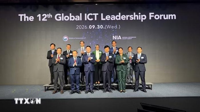 Lãnh đạo các đoàn đại biểu tham dự Diễn đàn Lãnh đạo ICT Toàn cầu lần thứ 12 với chủ đề "Phồn vinh số toàn cầu thông qua hợp tác chuyển đổi AI (AX) thực chất". (Ảnh: Đào Lâm/TTXVN)