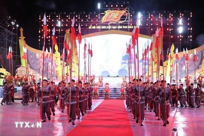 Lễ hội Côn Sơn, Kiếp Bạc mùa Thu năm 2026 diễn ra từ ngày 26/9 đến ngày 4/10/2026 với nhiều hoạt động phong phú, kết hợp giữa nghi lễ truyền thống, tưởng niệm các bậc tiền nhân, biểu diễn văn hóa nghệ thuật, trải nghiệm di sản, quảng bá du lịch, làng nghề, sản phẩm đặc trưng của Hải Phòng và xúc tiến thương mại. (Ảnh: Mạnh Minh/TTXVN)