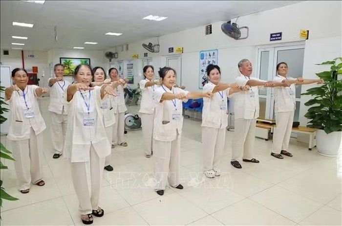 Ngày 28/8/2026, Đảng ủy, HĐND, UBND, Ủy ban MTTQ Việt Nam xã Phúc Thịnh (Hà Nội) tổ chức khai trương cơ sở chăm sóc người cao tuổi ban ngày, mang đến môi trường chăm sóc thân thiện, an toàn; hỗ trợ người cao tuổi rèn luyện sức khỏe, phục hồi chức năng, tăng cường giao lưu và duy trì cuộc sống chủ động, vui khỏe ngay tại cộng đồng. Ảnh: Văn Điệp/TTXVN
