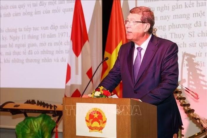 Thượng Nghị sĩ Mauro Poggia nhấn mạnh ý nghĩa của dấu mốc 55 năm quan hệ ngoại giao Việt Nam - Thụy Sĩ. Ảnh: Anh Hiển/PV TTXVN tại Thụy Sĩ