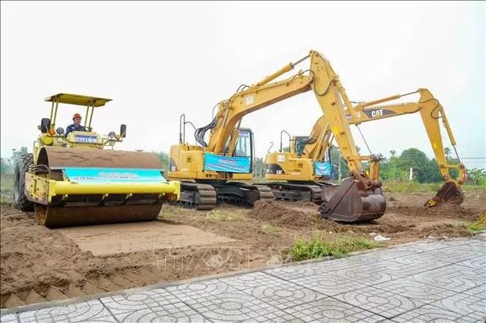 Phương tiện máy móc thi công dự án Khu tái định cư Vĩnh Thạnh giai đoạn 2.