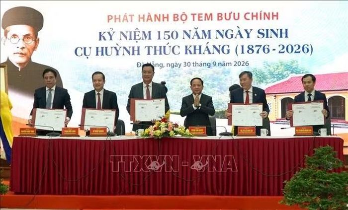Lãnh đạo Học viện Chính trị Quốc gia Hồ Chí Minh, Ban Tuyên giáo Trung ương, Viện Hàn lâm Khoa học Xã hội Việt Nam, Bộ Khoa học và Công nghệ, Thành ủy Đà Nẵng ký biên bản ghi nhớ hợp tác. Ảnh: Quốc Dũng/TTXVN