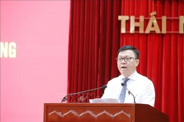 Đồng chí Lê Quốc Minh, Tổng Biên tập Báo Nhân Dân, Phó Trưởng Ban Tuyên giáo Trung ương, Chủ tịch Hội Nhà báo Việt Nam, phát biểu tổng kết Hội thảo. Ảnh: Vũ Hoàng Giang/TTXVN