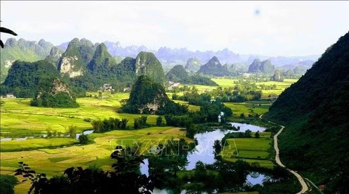 Mùa thu, Ngọc Côn đẹp như một bức tranh.