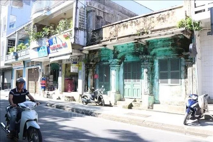 Dù đã được nghiên cứu, lập hồ sơ, tham mưu và đề xuất các cấp có thẩm quyền thống nhất chủ trương đầu tư dự án bảo tồn, tu bổ và phát huy giá trị di tích, nhưng 5 năm qua, công trình vẫn chưa được bố trí nguồn vốn để triển khai.