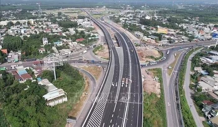 Những ngày cuối tháng 9/2026, các đơn vị huy động nguồn lực hoàn thiện những phần việc cuối cùng trên cao tốc Bến Lức - Long Thành, đoạn qua Đồng Nai.
