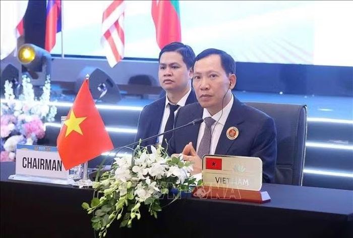 Thượng tướng Lê Văn Tuyến, Ủy viên Trung ương Đảng, Thứ trưởng Bộ Công an Việt Nam chủ trì phiên họp toàn thể. Ảnh: Phạm Kiên/TTXVN