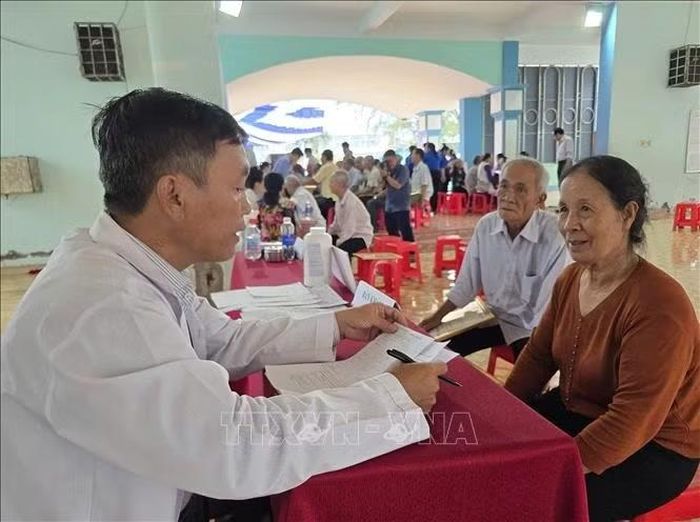 Kiểm tra, theo dõi tình trạng sức khoẻ góp phần nâng cao hiệu quả công tác chăm sóc sức khoẻ người cao tuổi.