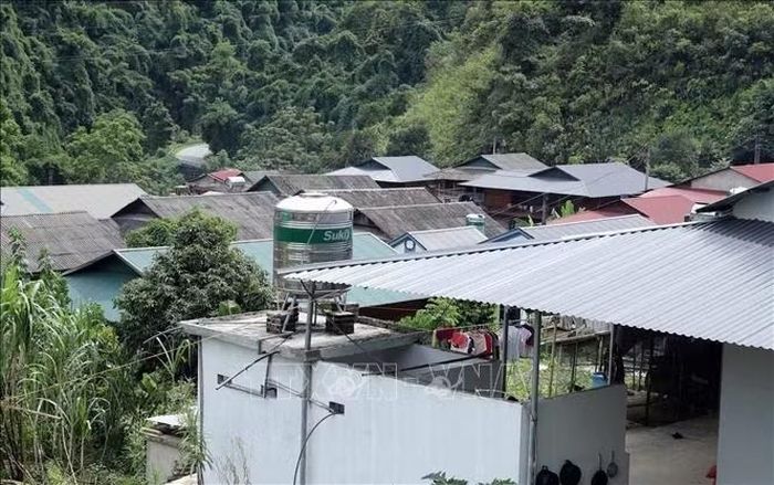 Năm 2019, bản Nà Hừ bị ảnh hưởng không nhỏ bởi mưa lũ, đến nay, dân số ngày một tăng, trong đó có hơn 80 hộ dân muốn được giãn dân đến nơi ở mới.
