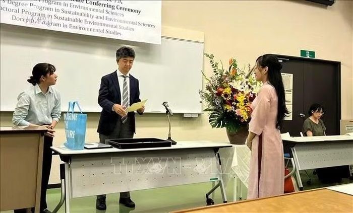 Giảng viên Trường Đại học Kinh tế (Đại học Huế) bảo vệ luận văn Tiến sĩ tại trường Tsukuba (Nhật Bản). Ảnh: TTXVN phát