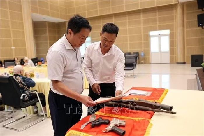 Tìm hiểu các kỷ vật, hiện vật gắn đến Địa đạo Long Phước được trao tặng.