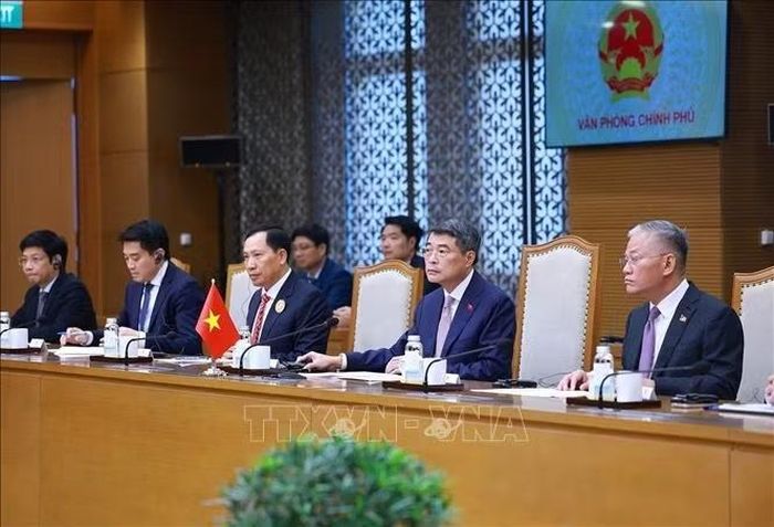 Thủ tướng Lê Minh Hưng tiếp Trưởng đoàn các nước tham dự Hội nghị các nước ASEAN về hợp tác đấu tranh với tội phạm truy nã. Ảnh: Dương Giang/TTXVN