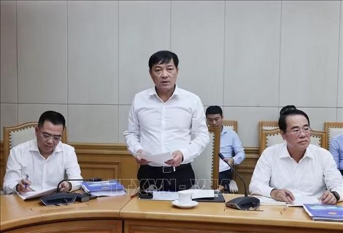 Thứ trưởng Bộ Nông nghiệp và Môi trường Lê Trọng Yên báo cáo. Ảnh: Lâm Khánh/TTXVN.