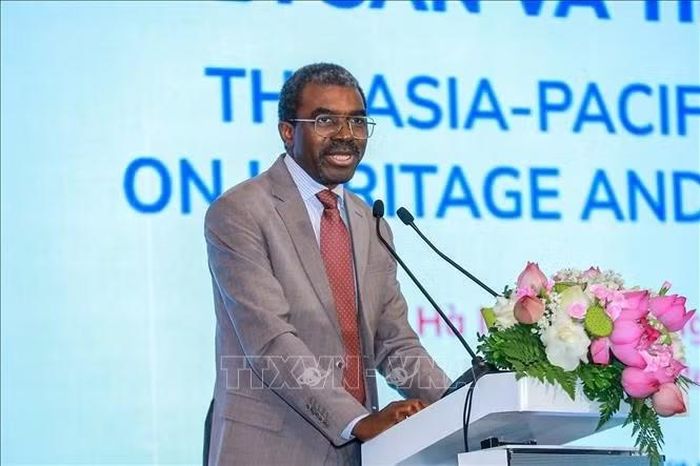 Ông Lazare Eloundou Assomo, Giám đốc Trung tâm Di sản thế giới phát biểu. Ảnh: Khánh Hoà/TTXVN