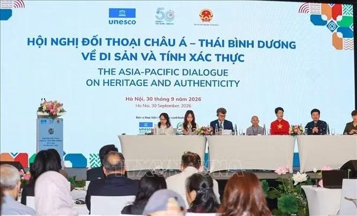 Các đại biểu thảo luận tại Phiên thảo luận chuyên đề: Cộng đồng, tri thức và quản trị dài hạn; định hướng tương lai: những suy ngẫm từ Hà Nội về Tính xác thực và Giá trị nổi bật toàn cầu. Ảnh: Khánh Hoà/TTXVN
