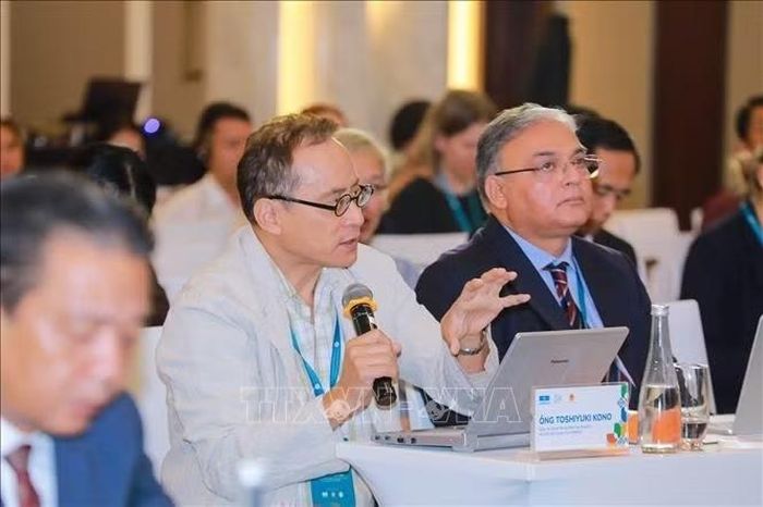 Các đại biểu thảo luận, góp ý Văn kiện Hà Nội. Ảnh: Khánh Hoà/TTXVN