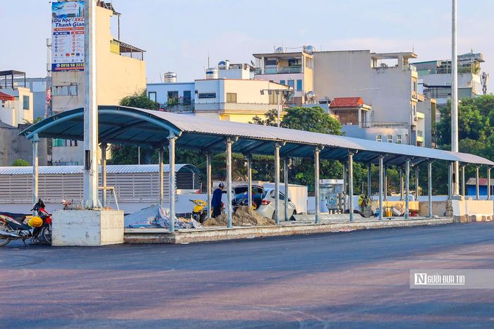 Đây là bến xe khách đầu tiên của Hà Nội có thiết kế tầng hầm với diện tích khoảng 5.000 m2.