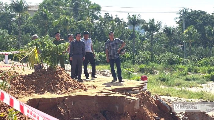 Trao đổi với Người Đưa Tin, ông Nguyễn Hữu Thông, Bí thư Đảng ủy phường Phú Thuỷ, cho biết, ngay sau khi xảy ra sự cố, địa phương đã chỉ đạo lực lượng chức năng khảo sát, ghi nhận hiện trạng và khẩn trương triển khai phương án khắc phục.