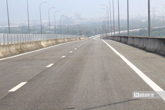 Theo Tổng công ty Đầu tư phát triển đường cao tốc Việt Nam (VEC), cao tốc Bến Lức - Long Thành dài hơn 57km, đi qua Tây Ninh, Tp.HCM và Tp.Đồng Nai, được đầu tư quy mô 4 làn xe cơ giới, 2 làn dừng khẩn cấp, vận tốc thiết kế 100 km/h.