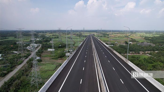 Cao tốc Bến Lức – Long Thành thông xe toàn tuyến vào đêm 30/9 rạng sáng 1/10, mở thêm hướng di chuyển giữa miền Tây, đi qua Tp.HCM và khu vực Đông Nam Bộ.