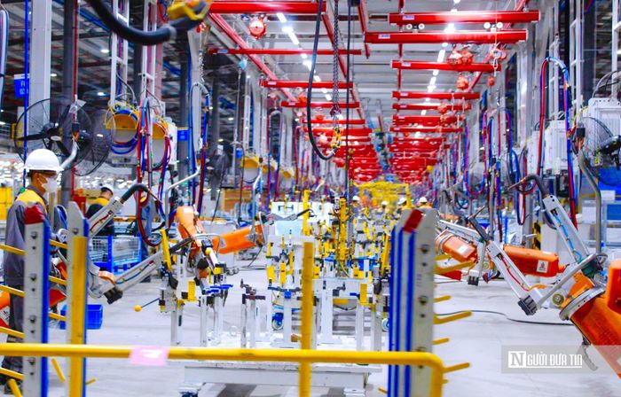 Công nghiệp tiếp tục giữ vai trò động lực tăng trưởng chủ yếu.