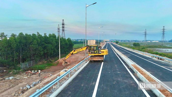 Đến nay, các cầu vượt tại nút giao đã hoàn thành, toàn tuyến được thảm nhựa, lắp dải phân cách, hệ thống chiếu sáng, biển báo, sơn vạch kẻ đường và các hạng mục bảo đảm an toàn.