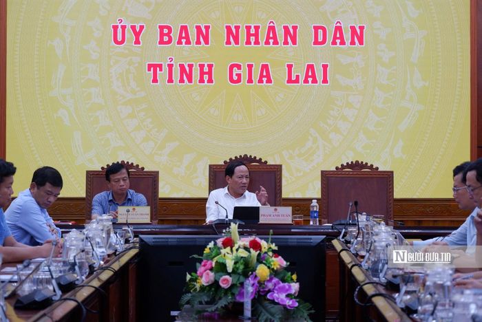 Quang cảnh buổi làm việc.