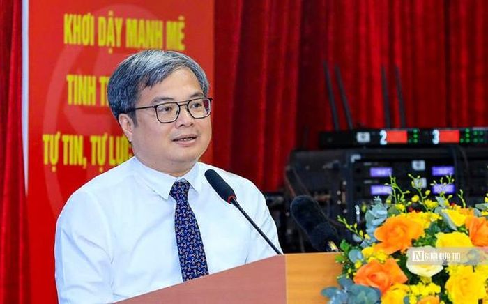 Phó Chủ tịch UBND Thành phố Hà Nội Trương Việt Dũng phát biểu tại hội nghị (Ảnh: Hữu Thắng).