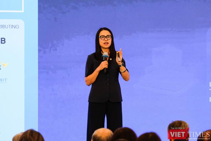 Bà Nguyễn Thị Mỹ Hạnh, Phó Tổng Giám đốc MSB, chia sẻ về ứng dụng AI và dữ liệu trong hoạt động ngân hàng bán lẻ. Ảnh: Thượng Tâm.
