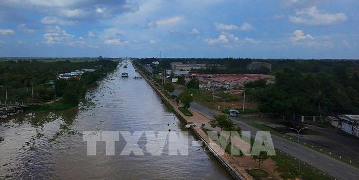 Thành phố Cần Thơ đang tăng khả năng kết nối và khai thác các tuyến vận tải thủy trở thành một động lực phát triển. Ảnh: Duy Khương – TTXVN
