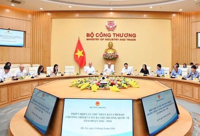 Toàn cảnh phiên họp lần thứ nhất Ban Chỉ đạo Chương trình vươn ra thị trường quốc tế giai đoạn 2026 - 2030.