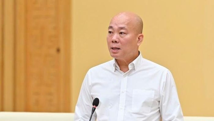 Cục trưởng Cục Xúc tiến thương mại Vũ Bá Phú trình bày báo cáo tóm tắt về tình hình triển khai và định hướng thực hiện Chương trình vươn rathị trường quốc tế giai đoạn 2026 - 2030.