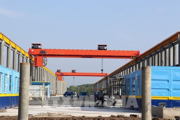 Một công ty trong cụm công nghiệp Gia Thuận 2 ở xã Gia Thuận, tỉnh Đồng Tháp đang xây dựng nhà xưởng để đi vào hoạt động. Ảnh: Hữu Chí - TTXVN