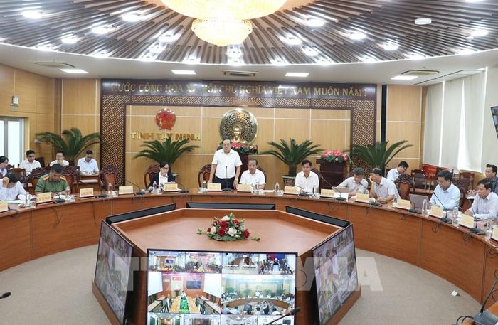 Quang cảnh cuộc họp đánh giá tổng thể công tác bồi thường, giải phóng mặt bằng, tái định cư các dự án phát triển kinh tế - xã hội trên địa bàn tỉnh Tây Ninh. Ảnh: Bùi Giang - TTXVN
