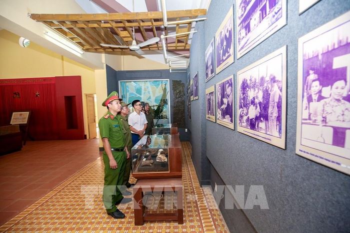 Các hiện vật trưng bày tại Căn cứ Chính phủ Cách mạng lâm thời Cộng hòa miền Nam Việt Nam, nơi lưu giữ những dấu tích lịch sử của một thời kỳ đấu tranh cách mạng. Ảnh: Giang Phương - TTXVN