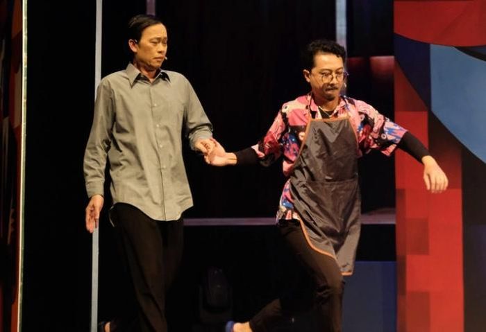 Hoài Linh 'bao trọn' các suất kịch của Sân khấu Mới.