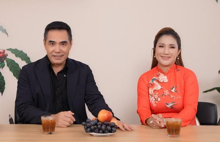 Cát Tường và Trung Dũng có thêm một không gian để kết nối với khán giả sau hơn 30 năm hoạt động nghệ thuật. Ảnh: Chụp màn hình