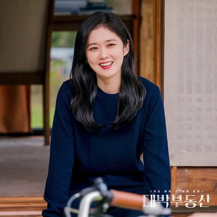 Jang Nara duy trì "vẻ đẹp không tuổi" sau nhiều năm hoạt động trong làng giải trí Hàn Quốc. (Ảnh KBS)