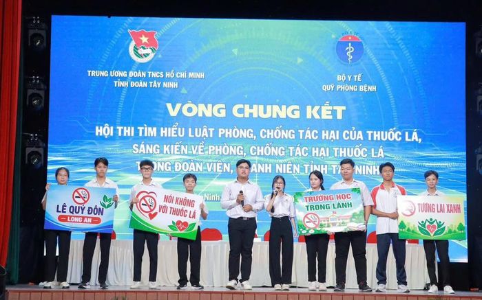 Đội thi tham dự Vòng chung kết Hội thi tìm hiểu Luật Phòng, chống tác hại của thuốc lá; sáng kiến về phòng, chống tác hại thuốc lá trong đoàn viên, thanh niên trên địa bàn tỉnh Tây Ninh.