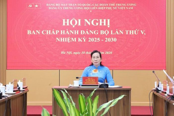 Đồng chí Lê Thị Thủy, Ủy viên TƯ Đảng, Ủy viên Ban Thường vụ Đảng ủy MTTQ, các đoàn thể Trung ương, Phó Chủ tịch UBTƯ MTTQ Việt Nam, Bí thư Đảng ủy, Chủ tịch Hội LHPN Việt Nam, chủ trì hội nghị