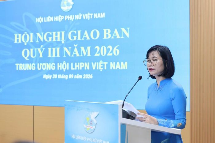 Bà Phạm Thị Hương Giang, Trưởng Ban Công tác Phụ nữ, TƯ Hội LHPN Việt Nam, báo cáo kết quả hoạt động quý III/2026