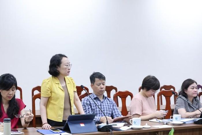 Đại diện lãnh đạo Ban Công tác Phụ nữ và các đơn vị đóng góp ý kiến tại hội nghị